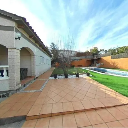 Casa Con Piscina De 8-14 Personas Holiday home Calafell